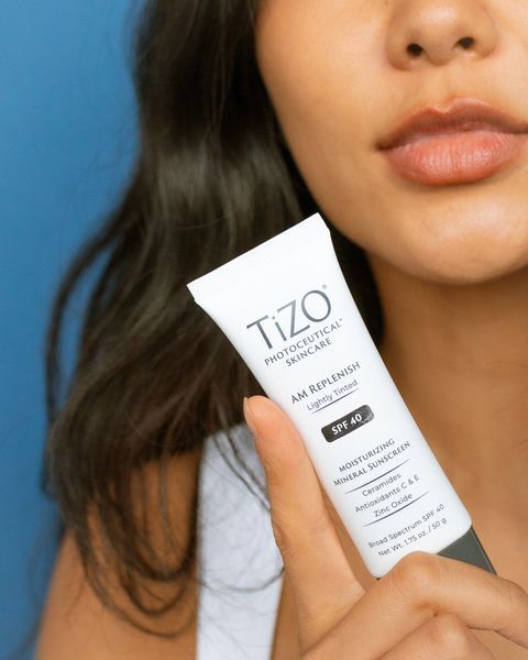 TiZO Денний поживний крем з легким відтінком AM Replenish Lightly Tinted SPF 40 108 фото