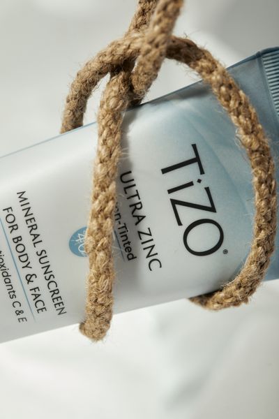 TiZO Мінеральний сонцезахисний крем для обличчя та тіла тонуючий Ultra Zinc Body & Face Tinted SPF 40 104 фото