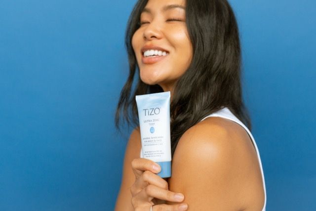 TiZO Мінеральний сонцезахисний крем для обличчя та тіла тонуючий Ultra Zinc Body & Face Tinted SPF 40 104 фото