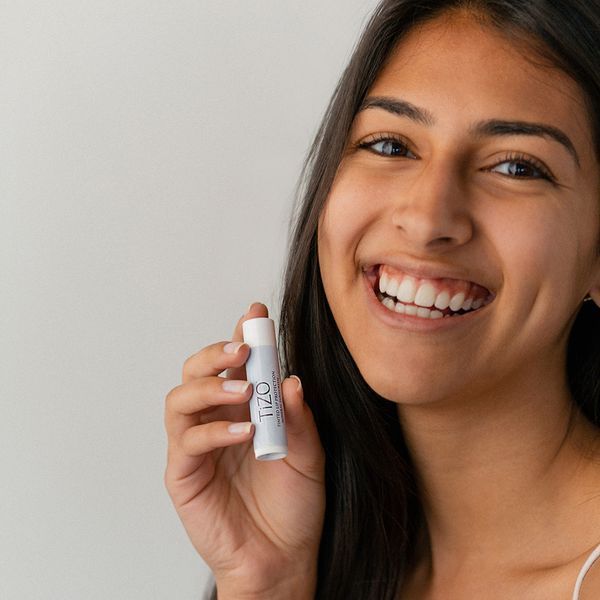 TiZO Мінеральний захист від сонця для губ тонуючий Tinted Lip Protection SPF 45 112 фото