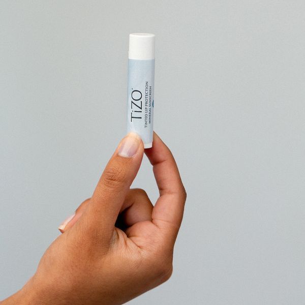 TiZO Мінеральний захист від сонця для губ тонуючий Tinted Lip Protection SPF 45 112 фото